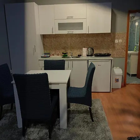 Lazaro Apartman *